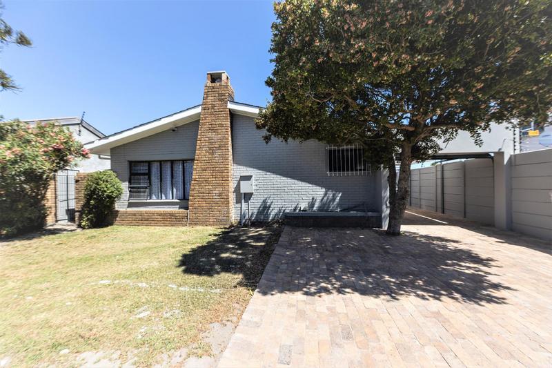 3 Bedroom Property for Sale in Lotus River Western Cape